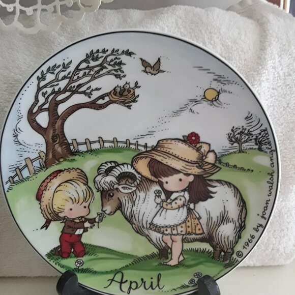 Vintage January and April Birthday Plates by Joan Walsh Anglund - Picture 6 of 10
